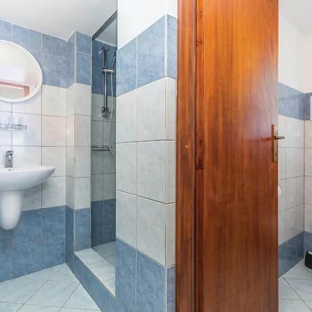 2 Bedroom Amazing In Lägenhet Labin (Istria)