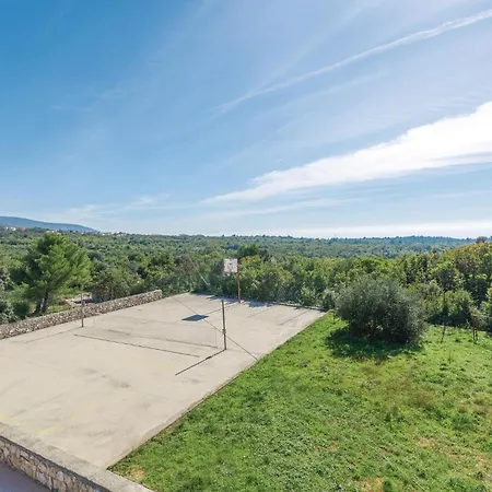 2 Bedroom Amazing In Lägenhet Labin (Istria)